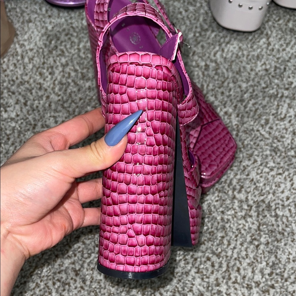 Pink Crocodile Pattern Platform Sandals - Picture 6 of 8